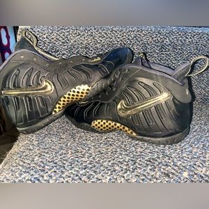 Nike Air Foamposite Pro
Black Metallic Gold